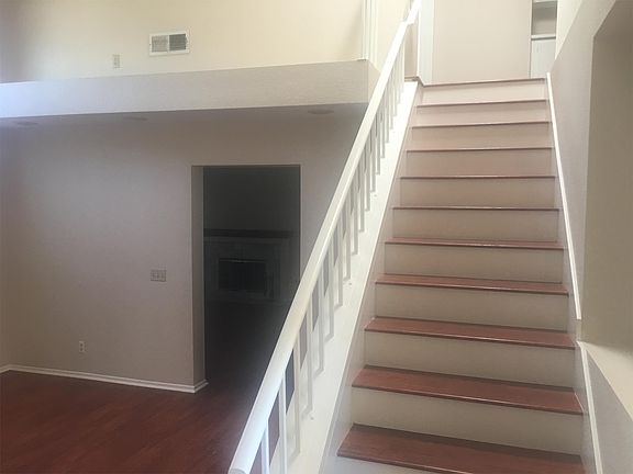 4th image of 408 Yosemite Cir