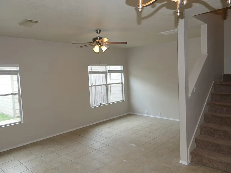 2114 Village Crossing Trl — Photo 11