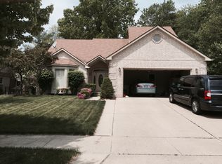 22520 Anmarie Ct, Brownstown, MI 48183