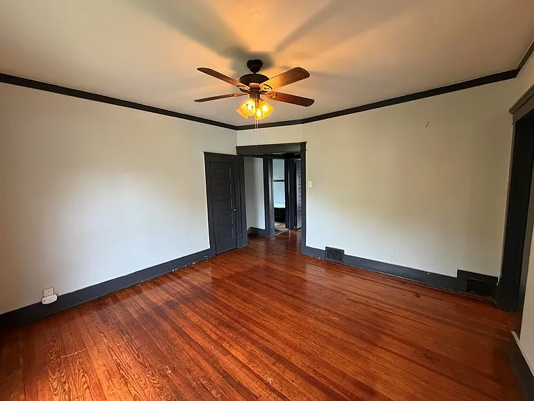 1132 N Gilbert St — Photo 11