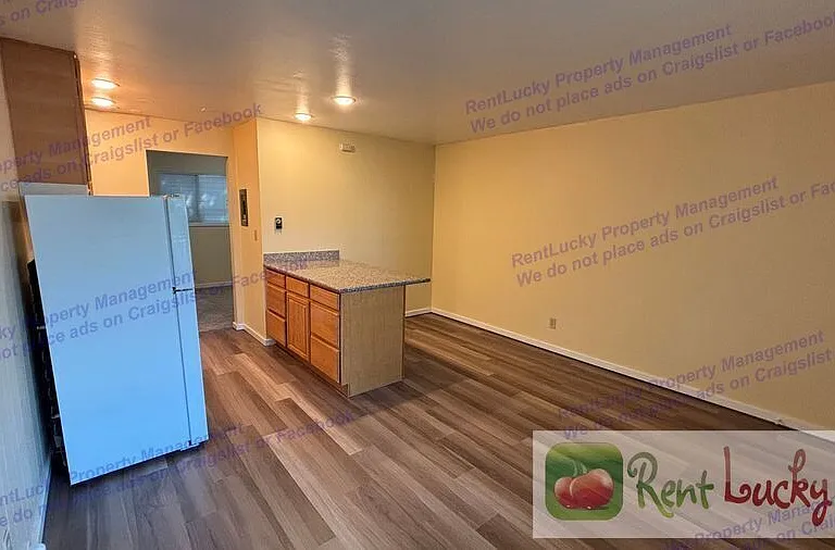 2484 Dexter Ave N #4 — Photo 4
