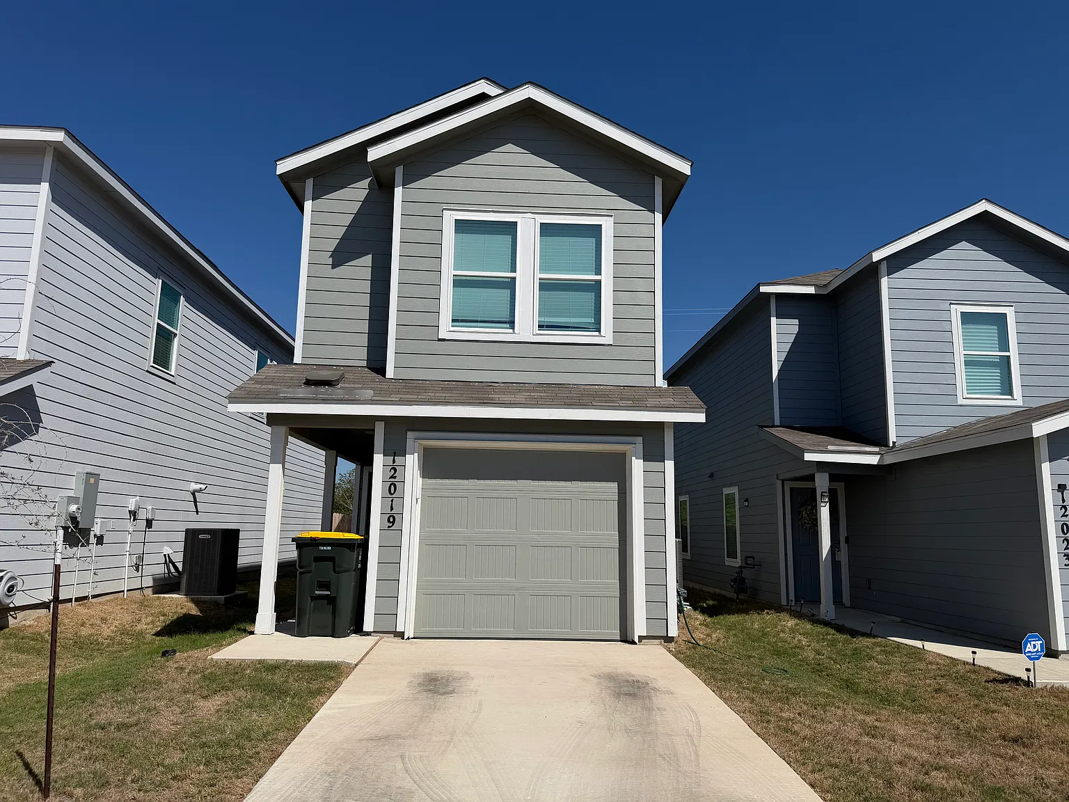 3 bed, 1189 sqft, $1,200 — Photo 2