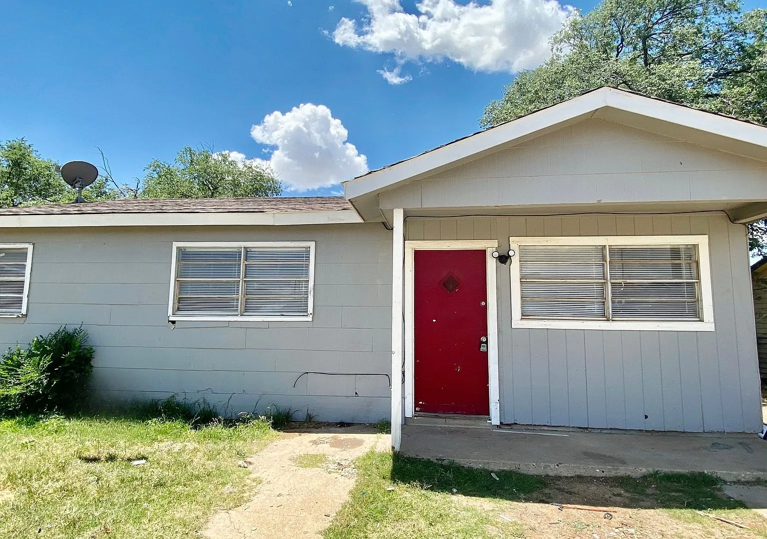 $0 First Month's Rent / $0 Deposit at Move-in — Photo 1