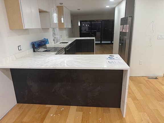 3rd image of 47 Laurel St