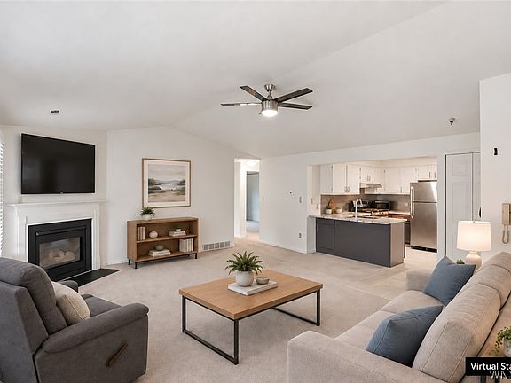 3rd image of 4 Appletree Ct APT 8