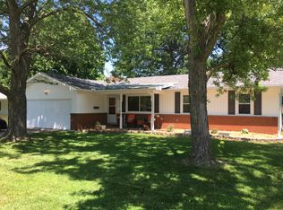 860 S Luster Ave, Springfield, MO 65802