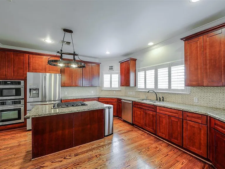 4218 Drake St #B — Photo 11