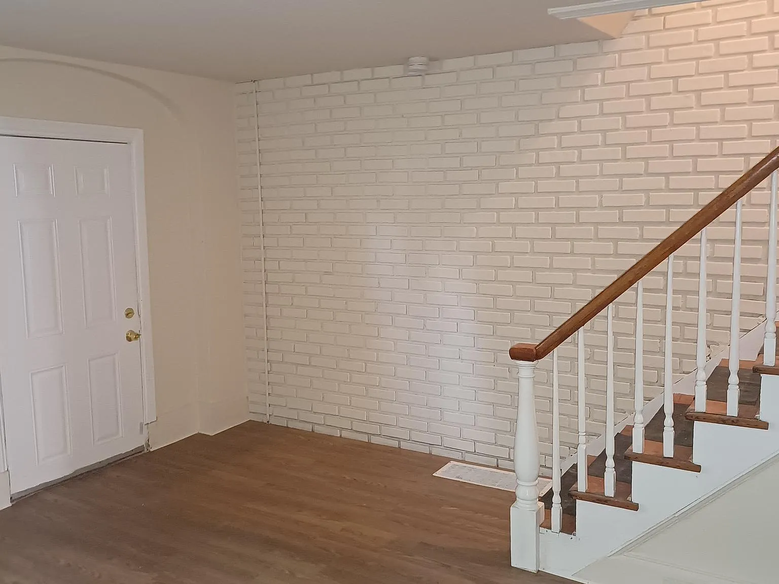 3 bed, 1048 sqft, $1,800 — Photo 2