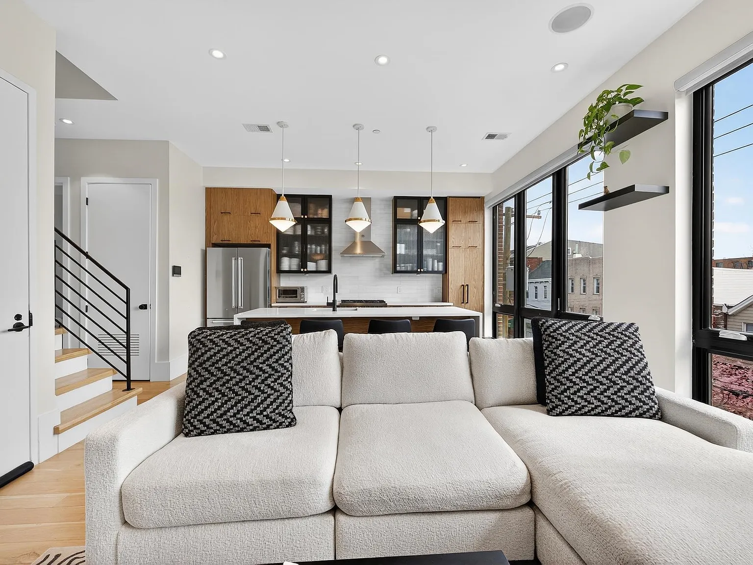3 bed, 3.0 bath, $4,900 — Photo 2