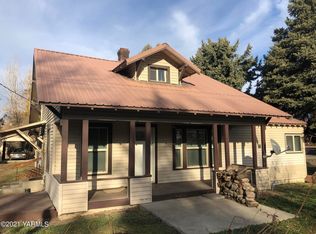 8403 Ahtanum Rd, Yakima, WA 98903