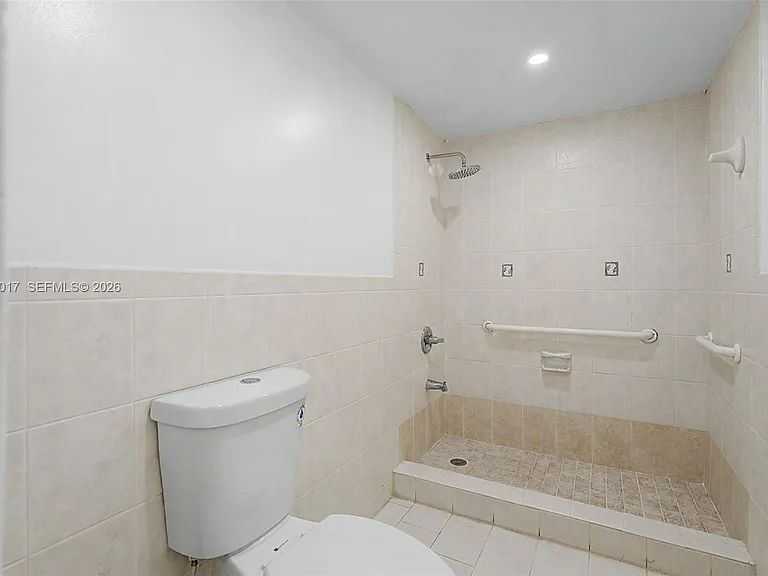 1950 W 54th St #105 — Photo 11