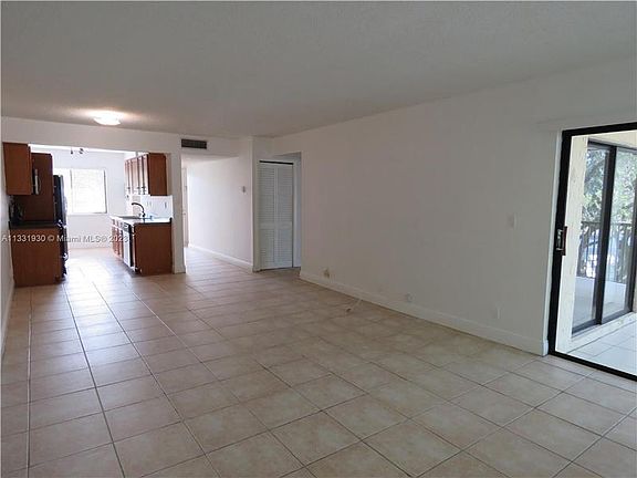 4th image of 177 Lakeview Dr APT 201