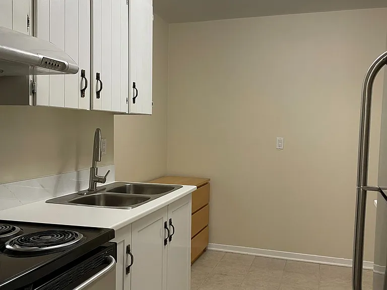 3025 The Credit Woodlands — Photo 4