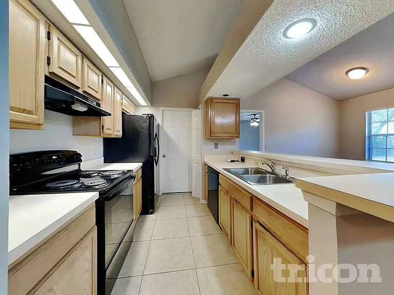 8129 Mactavish Way W — Photo 5