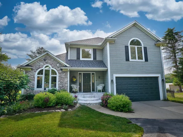 1612 Lake Metamora Dr, Metamora, MI 48455