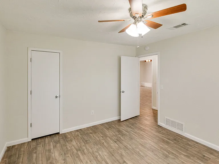 425 Provincetown Ln — Photo 21