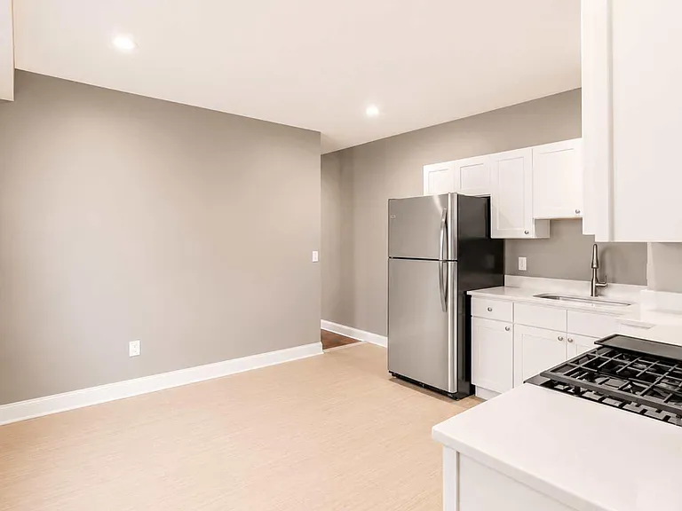 209 Woodlawn Ave — Photo 7