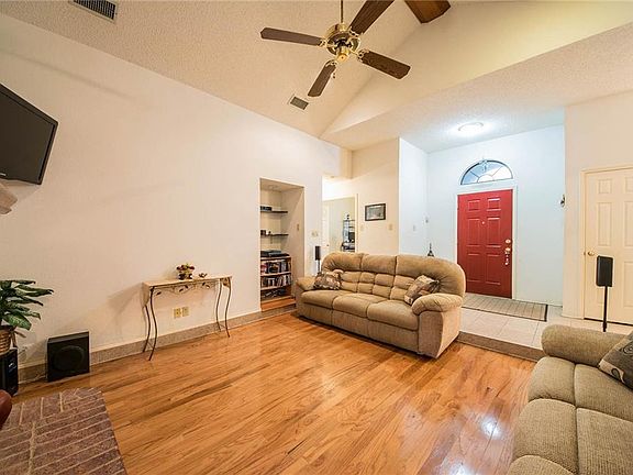2nd image of 1711 Brenwood Dr