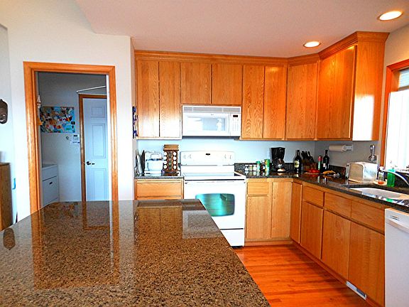 5th image of 2927 Viewmont Pl
