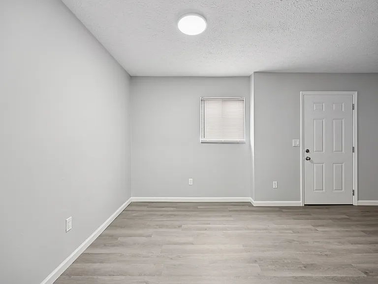 Virginia Creek Apartments — Photo 18