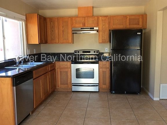 5th image of 2121 Camelia Ct