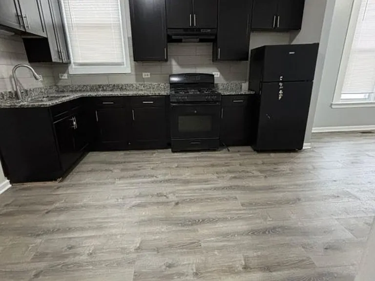 6949 S Woodlawn Ave #1 — Photo 4
