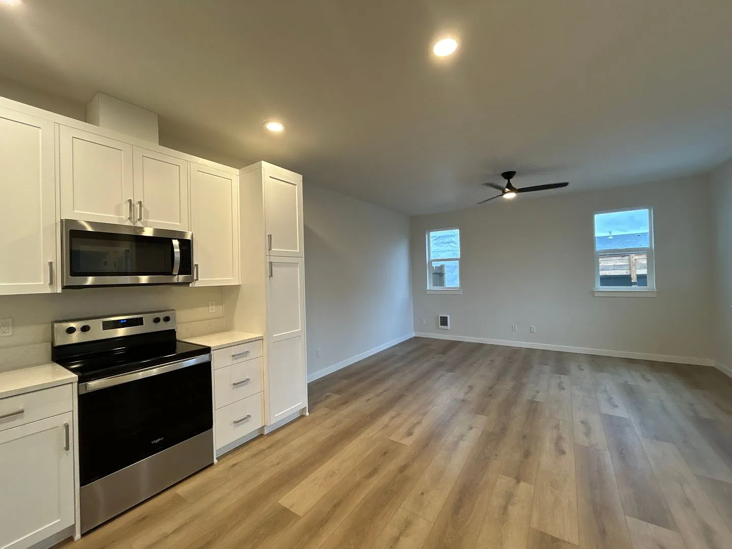 Single Level 1 Bedroom / 1 Bathroom Home — Photo 3