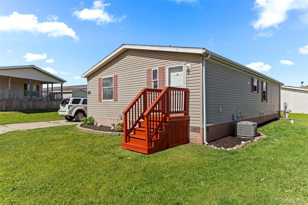9544 Rhodes Ct, Northville, MI - View 5