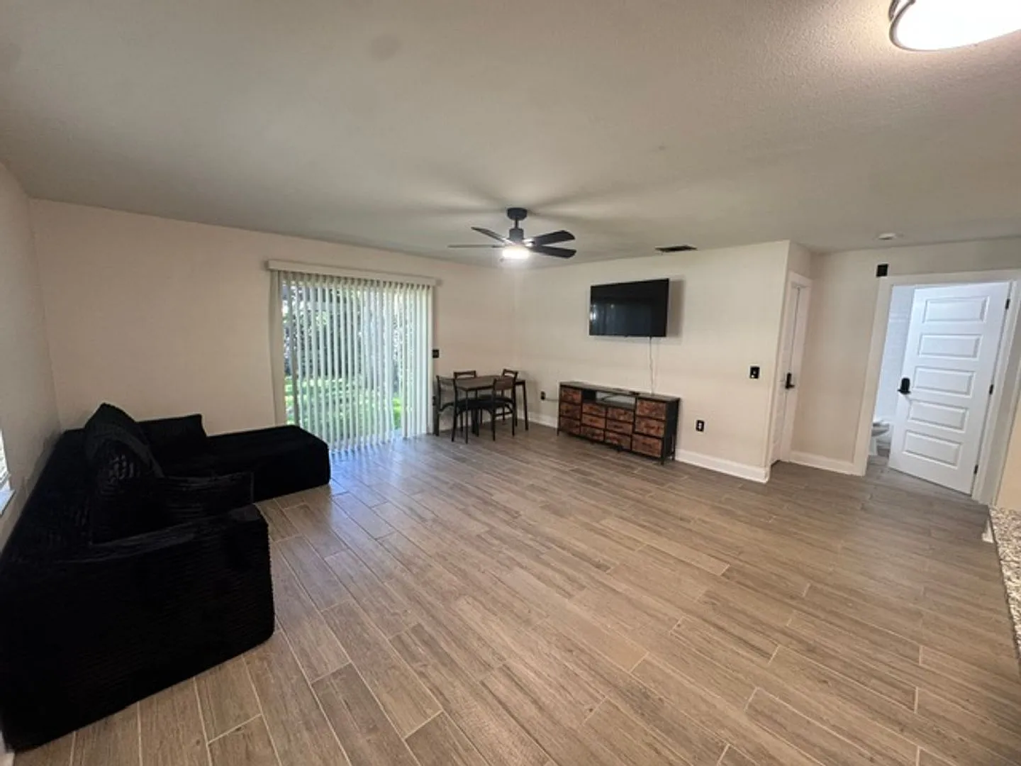 Newly Remodeled 4 bedroom home. — Photo 4