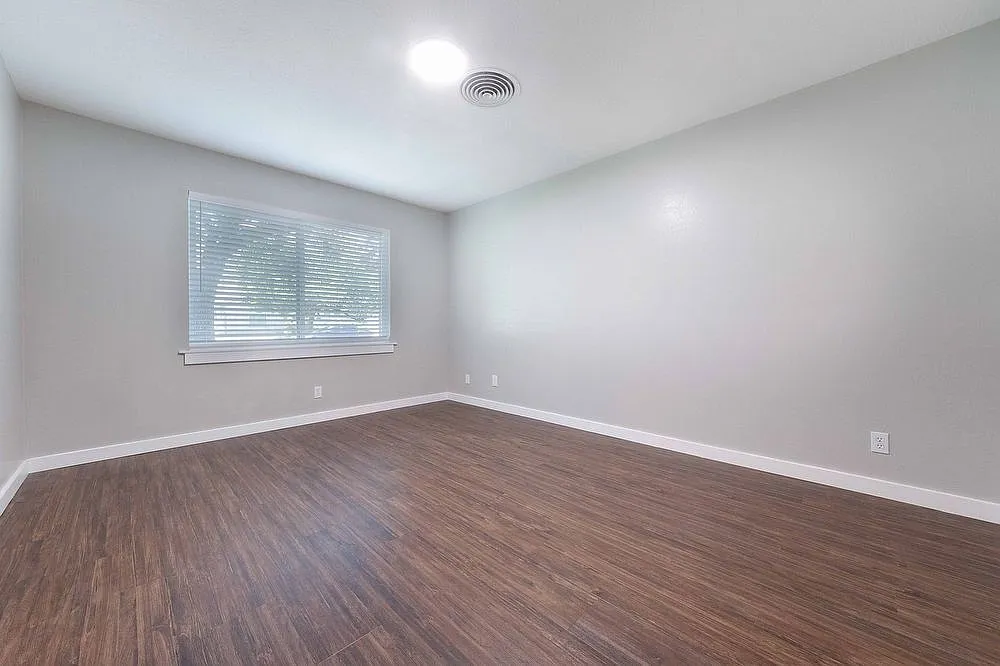 3 bed, 2.0 bath, 1410 sqft, $2,495 — Photo 4