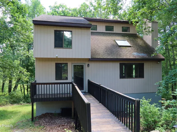 804 Wagoner Pl, Hawley, PA 18428