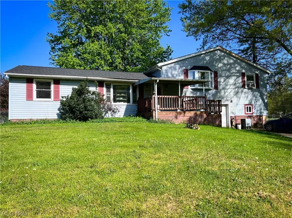 2623-2625 Saxe Rd, Mogadore, OH 44260