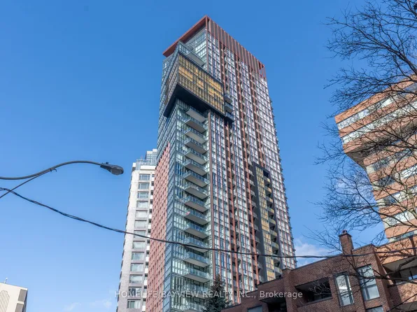32 Davenport Rd #703, Toronto, ON M5R 0B5