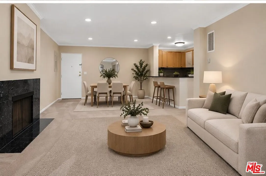 6505 Green Valley Cir — Photo 3