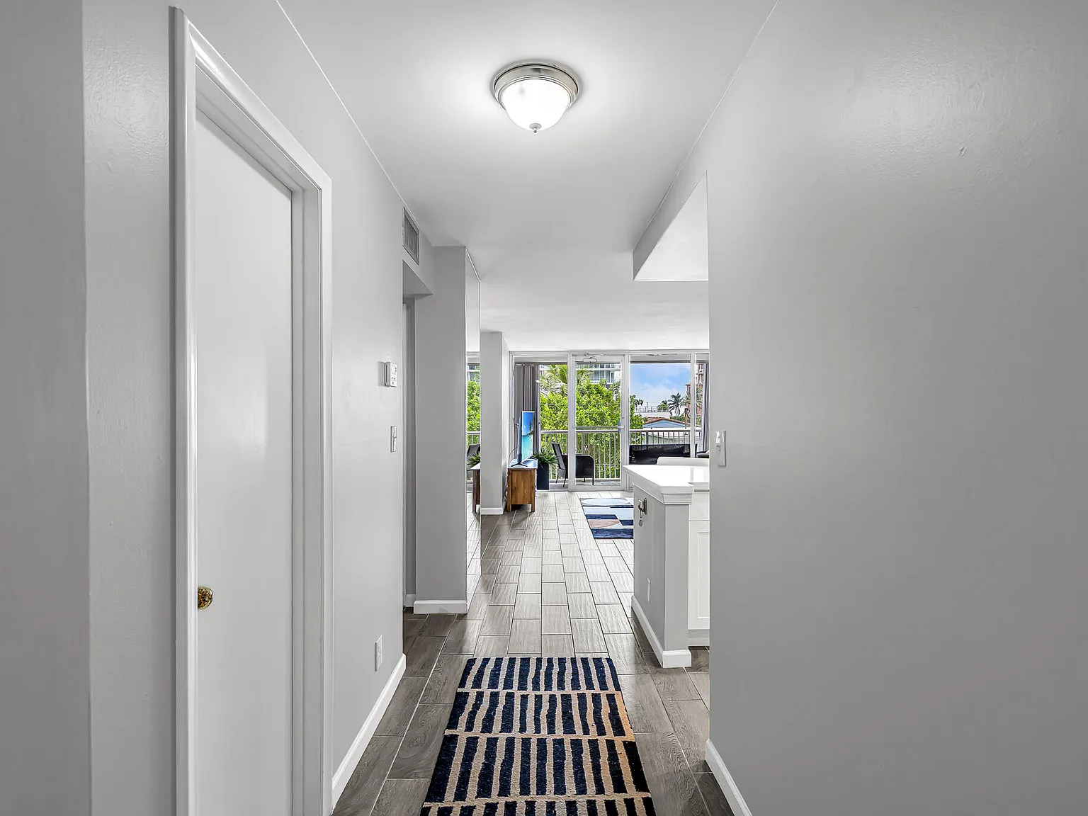 1 bed, 1.5 bath, 1103 sqft, $2,600 — Photo 3