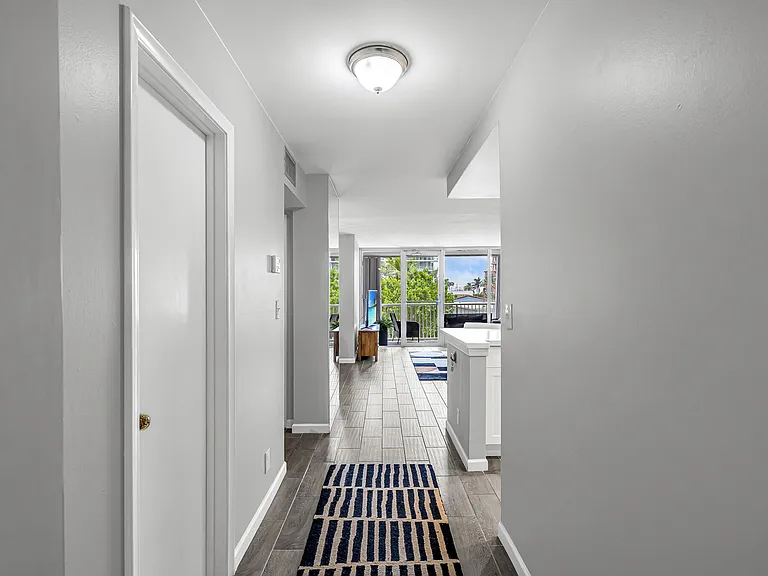 2200 NE 33rd Ave #3E — Photo 3