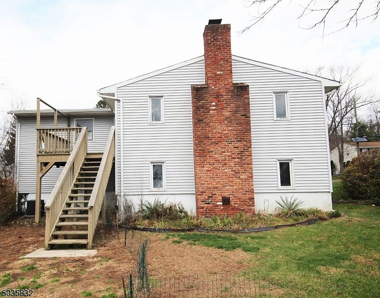 2nd image of 106 E Elmwood Dr