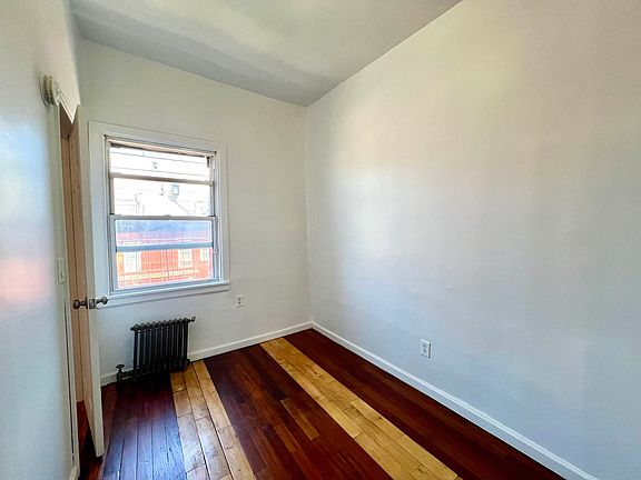 3rd image of 140 Franklin Ave APT 4B