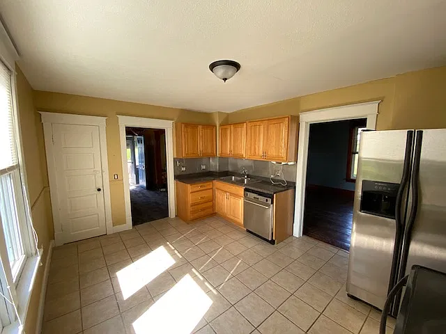 3 bed, 1375 sqft, $1,590 — Photo 2