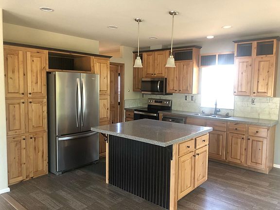 4th image of 736 Island Cir SE
