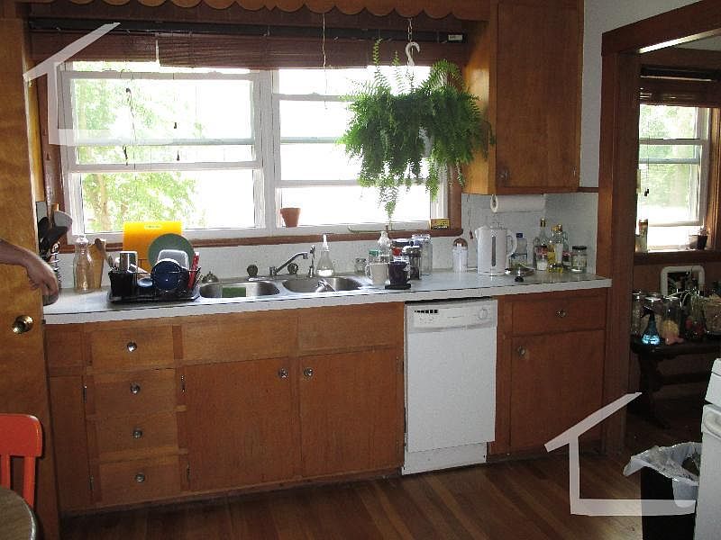 2nd image of 52 Athol St #2CEC