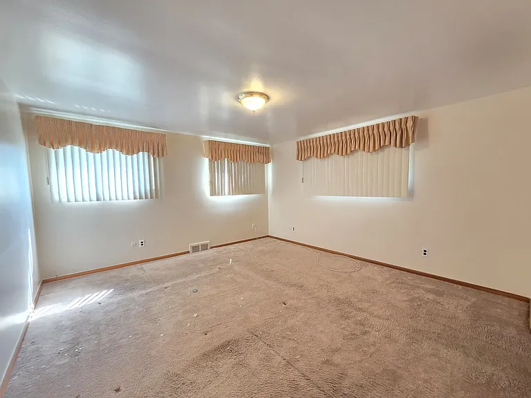 15915 Hilton St — Photo 20