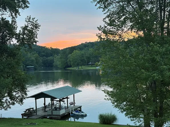 2379 Sugar Grove Valley Rd, Harriman, TN 37748