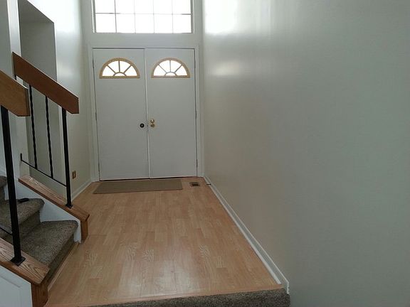 2nd image of 847 Newbury Ct