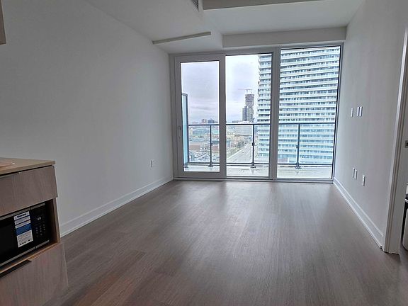 2nd image of 448 Burnhamthorpe Rd W #1306