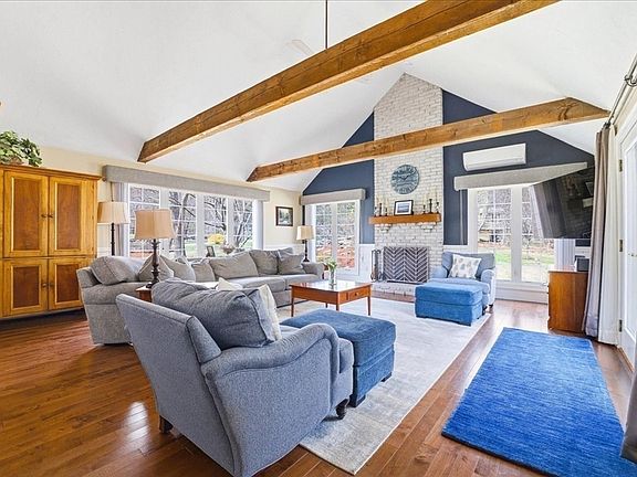 5th image of 7 Bogastow Cir