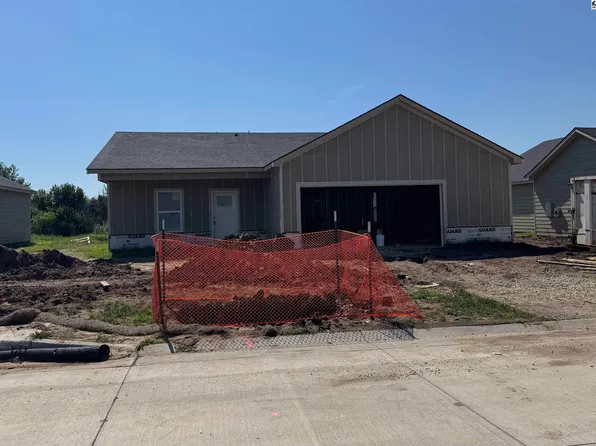 1033 Clubhouse Dr, McPherson, KS 67460