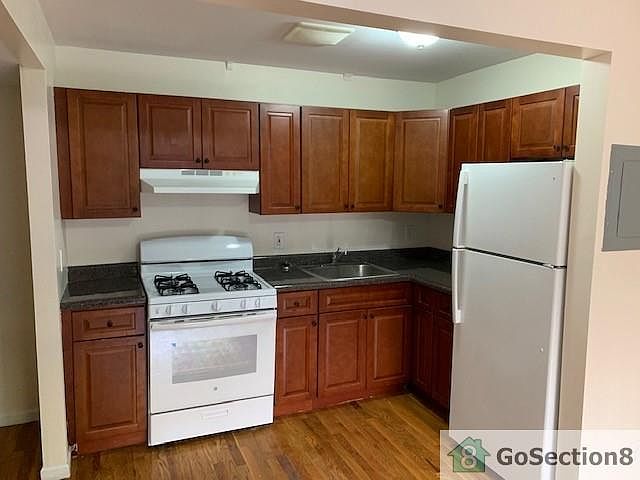 2nd image of 2097 Daly Ave APT 1