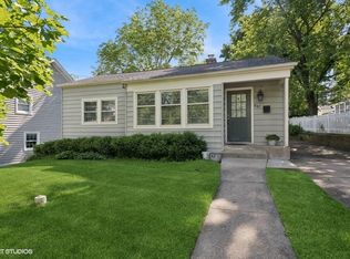 647 S Cook St, Barrington, IL 60010