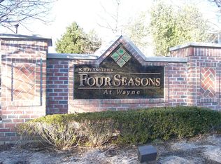 707 Four Seasons Dr, Wayne, NJ
